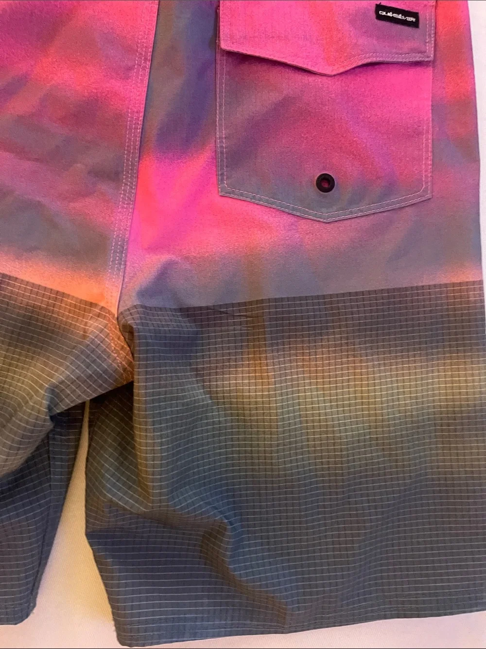 Quiksilver Men's Highline Size 29 Pink Gradient Boardshorts